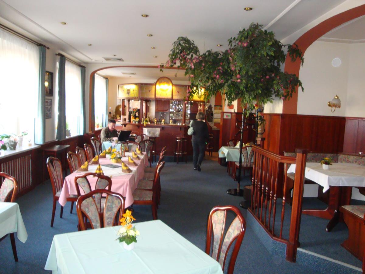 Goldener Loewe Triebes Hotel Екстериор снимка
